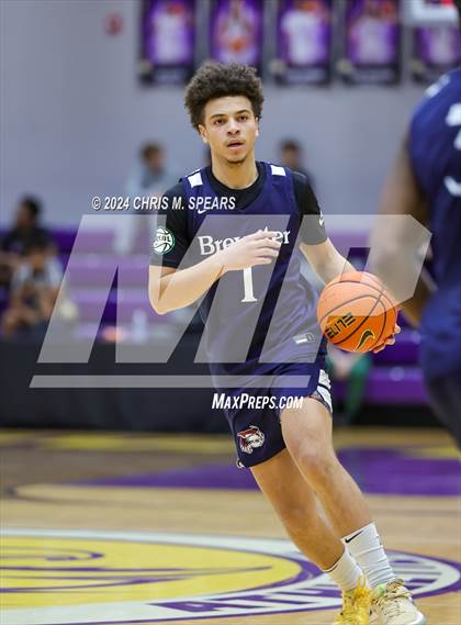 Thumbnail 3 in Brewster Academy National vs. Oak Ridge photogallery.