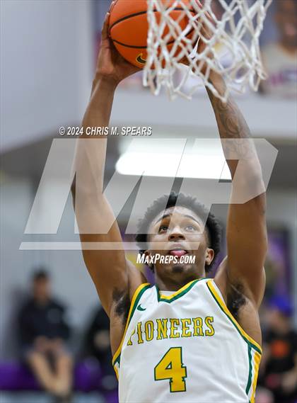 Thumbnail 2 in Brewster Academy National vs. Oak Ridge photogallery.