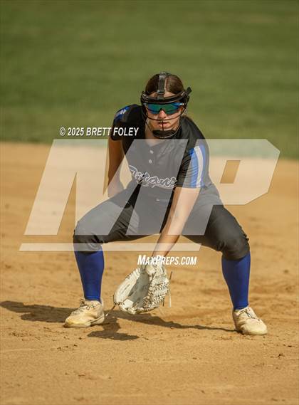 Thumbnail 2 in Papillion-LaVista South vs. Lincoln Southeast photogallery.