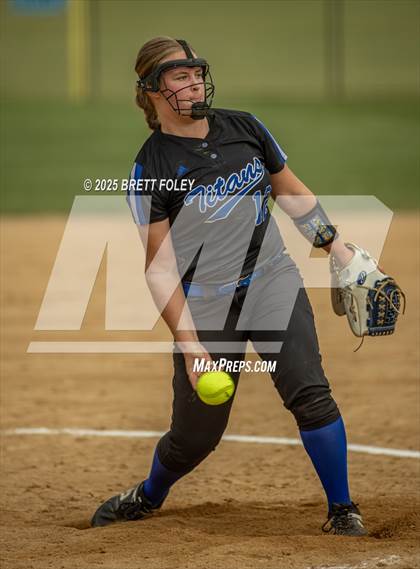 Thumbnail 3 in Papillion-LaVista South vs. Lincoln Southeast photogallery.