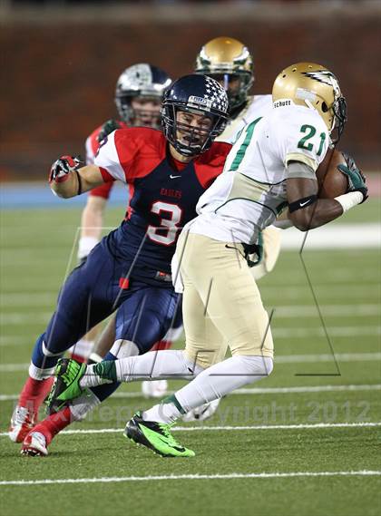 Thumbnail 2 in DeSoto vs. Allen (UIL 5A Division 1 Semifinal Playoff) photogallery.