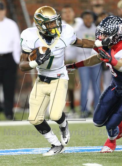 Thumbnail 2 in DeSoto vs. Allen (UIL 5A Division 1 Semifinal Playoff) photogallery.