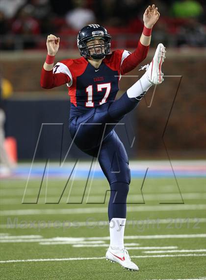 Thumbnail 3 in DeSoto vs. Allen (UIL 5A Division 1 Semifinal Playoff) photogallery.