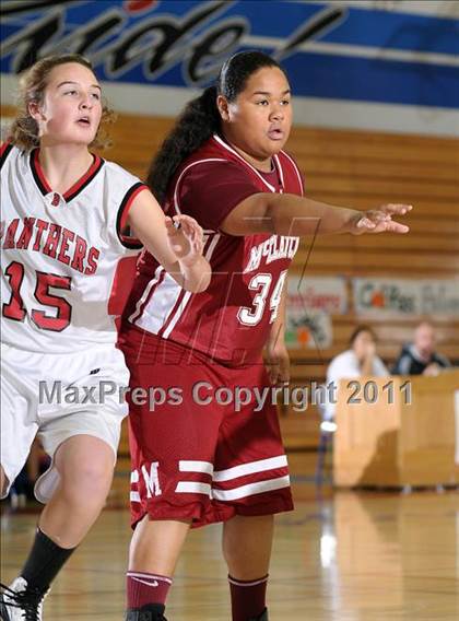 Thumbnail 3 in McClatchy vs. Burlingame (Bulldog Winter Classic) photogallery.