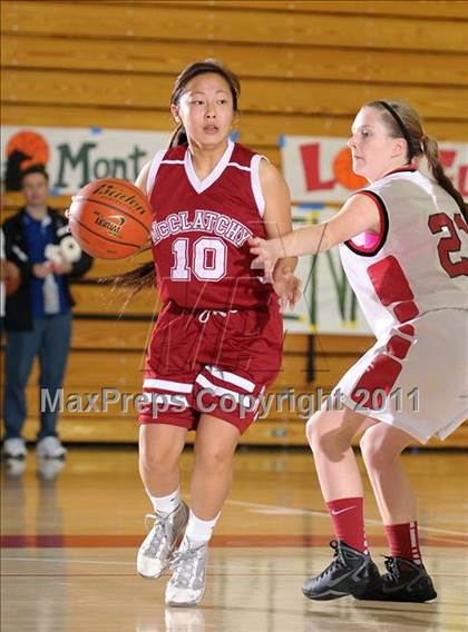 Thumbnail 1 in McClatchy vs. Burlingame (Bulldog Winter Classic) photogallery.
