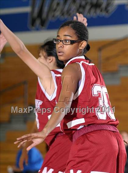 Thumbnail 1 in McClatchy vs. Burlingame (Bulldog Winter Classic) photogallery.