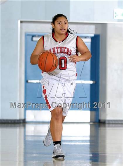 Thumbnail 2 in McClatchy vs. Burlingame (Bulldog Winter Classic) photogallery.
