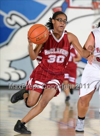 Thumbnail 2 in McClatchy vs. Burlingame (Bulldog Winter Classic) photogallery.