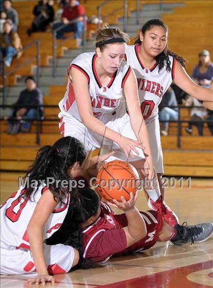 Thumbnail 3 in McClatchy vs. Burlingame (Bulldog Winter Classic) photogallery.
