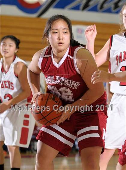 Thumbnail 2 in McClatchy vs. Burlingame (Bulldog Winter Classic) photogallery.