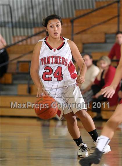 Thumbnail 1 in McClatchy vs. Burlingame (Bulldog Winter Classic) photogallery.
