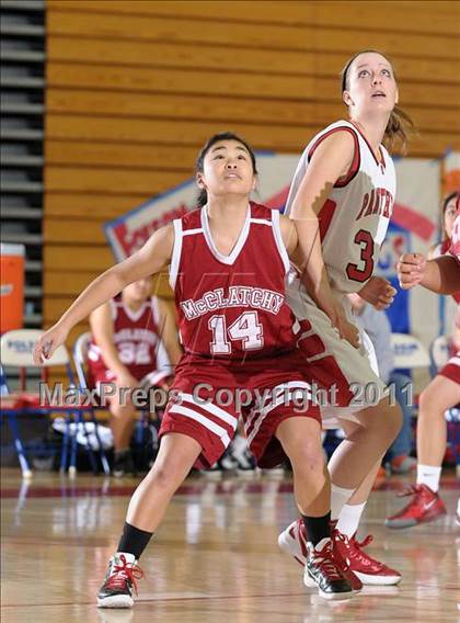 Thumbnail 3 in McClatchy vs. Burlingame (Bulldog Winter Classic) photogallery.