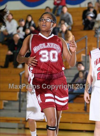 Thumbnail 1 in McClatchy vs. Burlingame (Bulldog Winter Classic) photogallery.