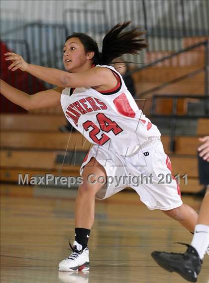 Thumbnail 2 in McClatchy vs. Burlingame (Bulldog Winter Classic) photogallery.