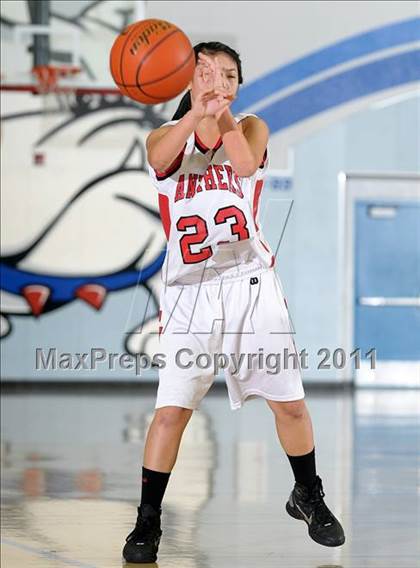 Thumbnail 2 in McClatchy vs. Burlingame (Bulldog Winter Classic) photogallery.