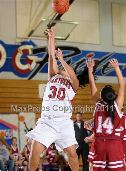 Thumbnail 3 in McClatchy vs. Burlingame (Bulldog Winter Classic) photogallery.