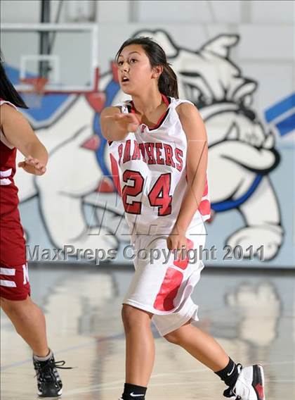 Thumbnail 2 in McClatchy vs. Burlingame (Bulldog Winter Classic) photogallery.