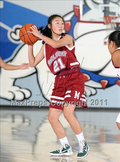 Thumbnail 1 in McClatchy vs. Burlingame (Bulldog Winter Classic) photogallery.
