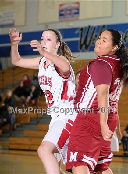 Thumbnail 3 in McClatchy vs. Burlingame (Bulldog Winter Classic) photogallery.