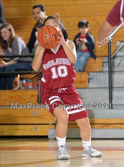 Thumbnail 3 in McClatchy vs. Burlingame (Bulldog Winter Classic) photogallery.