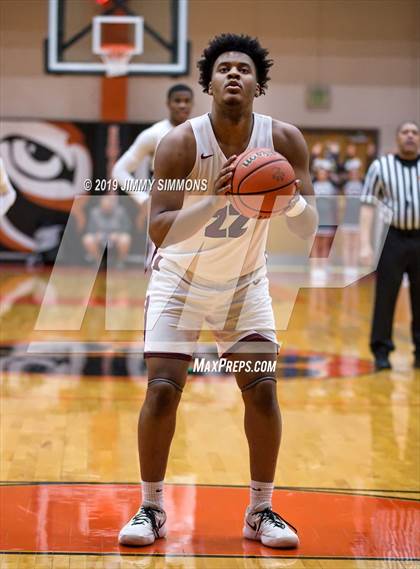 Thumbnail 2 in Belleville West vs. Alton (IHSA Sectional Semifinal) photogallery.
