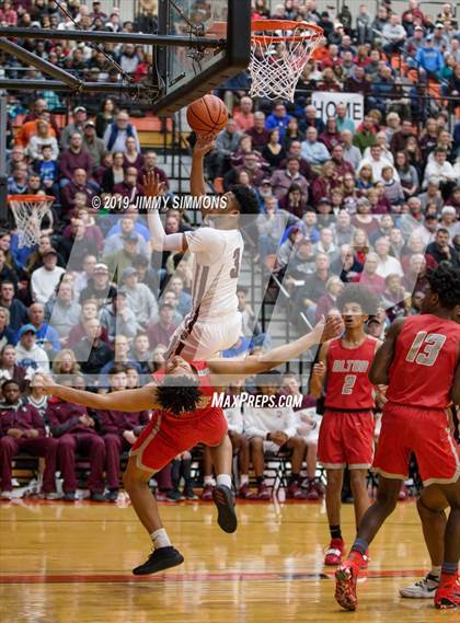 Thumbnail 3 in Belleville West vs. Alton (IHSA Sectional Semifinal) photogallery.
