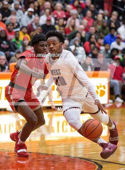 Thumbnail 1 in Belleville West vs. Alton (IHSA Sectional Semifinal) photogallery.