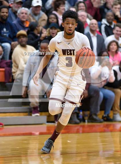 Thumbnail 2 in Belleville West vs. Alton (IHSA Sectional Semifinal) photogallery.
