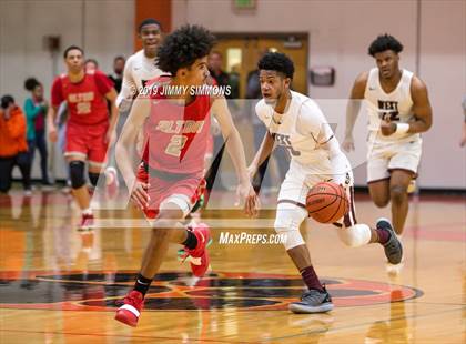 Thumbnail 3 in Belleville West vs. Alton (IHSA Sectional Semifinal) photogallery.