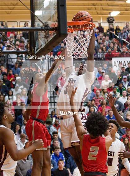 Thumbnail 1 in Belleville West vs. Alton (IHSA Sectional Semifinal) photogallery.