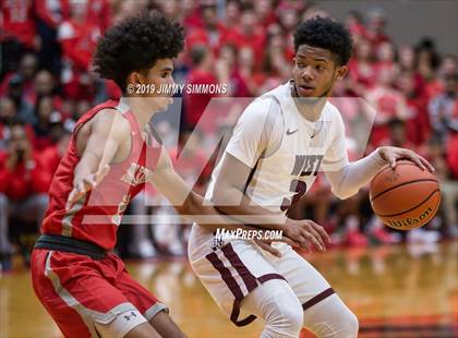 Thumbnail 2 in Belleville West vs. Alton (IHSA Sectional Semifinal) photogallery.
