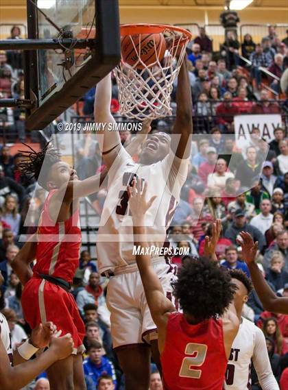 Thumbnail 2 in Belleville West vs. Alton (IHSA Sectional Semifinal) photogallery.