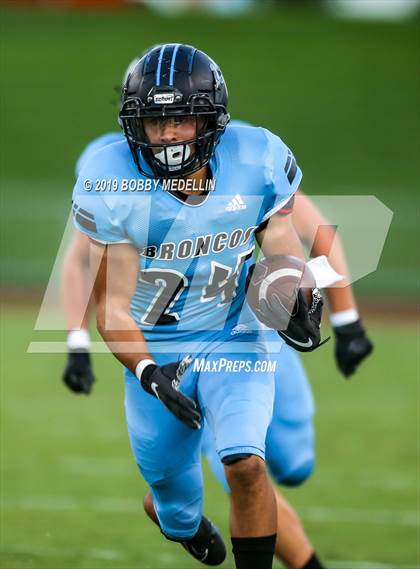 Thumbnail 1 in Clovis North vs. Bellarmine College Prep photogallery.