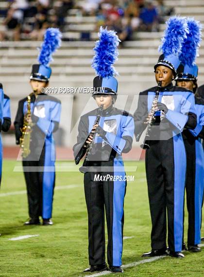 Thumbnail 1 in Clovis North vs. Bellarmine College Prep photogallery.