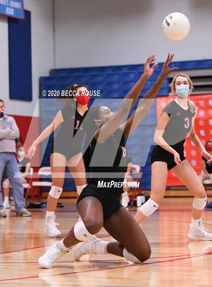 Thumbnail 2 in Cuthbertson @ Charlotte Catholic photogallery.