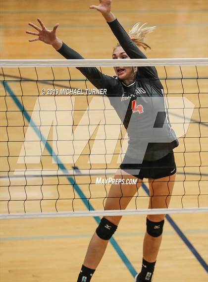 Thumbnail 2 in Sugar-Salem vs Fruitland (3A State Tournament) photogallery.