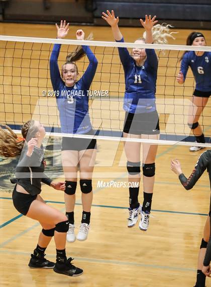 Thumbnail 2 in Sugar-Salem vs Fruitland (3A State Tournament) photogallery.