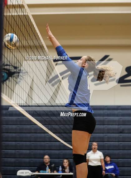 Thumbnail 3 in Sugar-Salem vs Fruitland (3A State Tournament) photogallery.