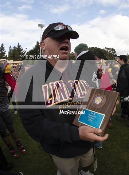 Thumbnail 2 in Lincoln vs. Balboa (CIF SF Final) photogallery.