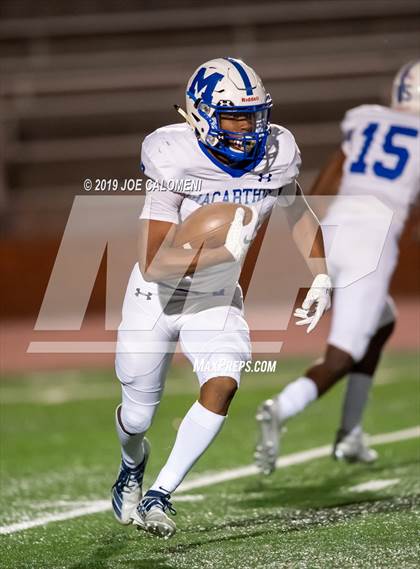 Thumbnail 3 in  Reagan [Ronald] vs MacArthur [Douglas] photogallery.