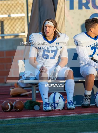 Thumbnail 2 in  Reagan [Ronald] vs MacArthur [Douglas] photogallery.