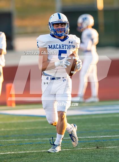 Thumbnail 1 in  Reagan [Ronald] vs MacArthur [Douglas] photogallery.