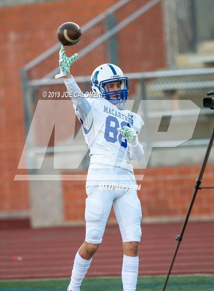 Thumbnail 2 in  Reagan [Ronald] vs MacArthur [Douglas] photogallery.