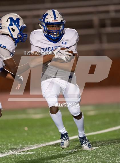 Thumbnail 2 in  Reagan [Ronald] vs MacArthur [Douglas] photogallery.