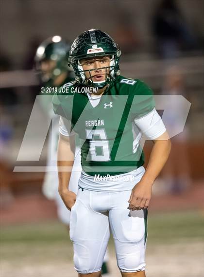 Thumbnail 1 in  Reagan [Ronald] vs MacArthur [Douglas] photogallery.