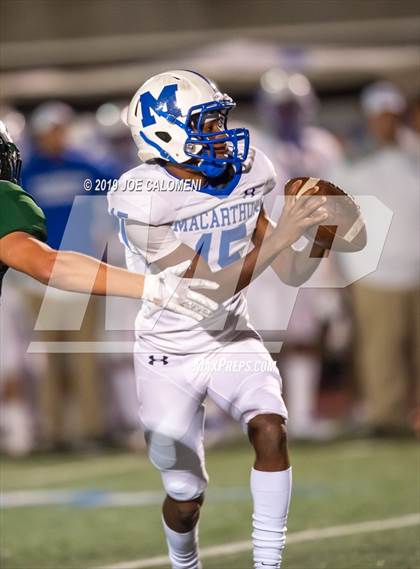 Thumbnail 1 in  Reagan [Ronald] vs MacArthur [Douglas] photogallery.
