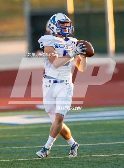 Thumbnail 3 in  Reagan [Ronald] vs MacArthur [Douglas] photogallery.