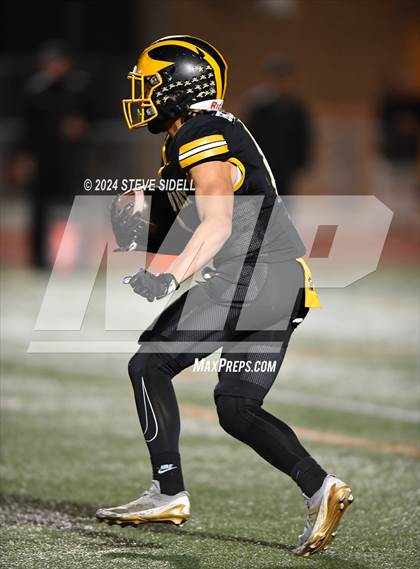 Thumbnail 2 in Westview vs Mission Bay (CIF-SD D4 Quarterfinal) photogallery.