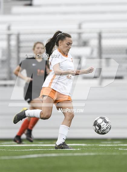 Thumbnail 2 in Sullivan Central @ Elizabethton (TSSAA District 1-AA Semifinal) photogallery.