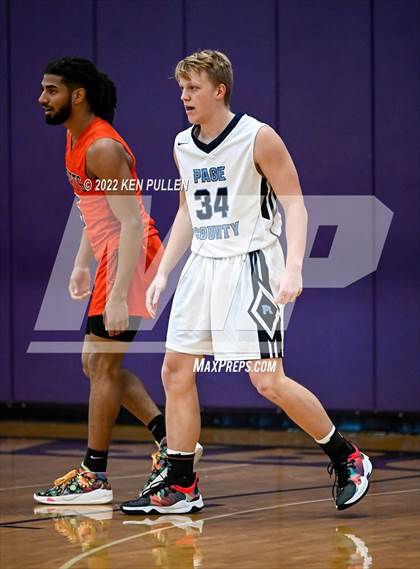 Thumbnail 3 in Page County vs. Orange County photogallery.